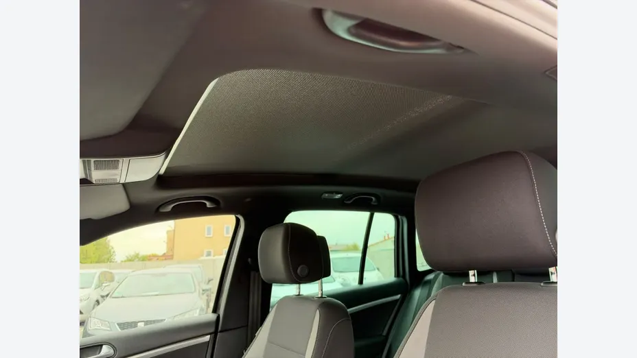 VOLKSWAGEN Tiguan -