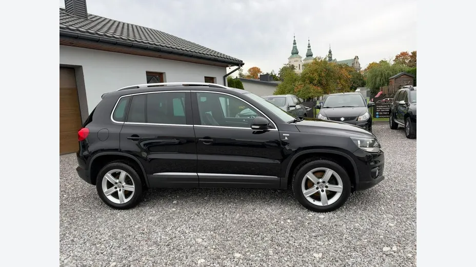 VOLKSWAGEN Tiguan -