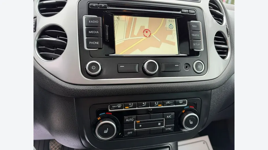 VOLKSWAGEN Tiguan -