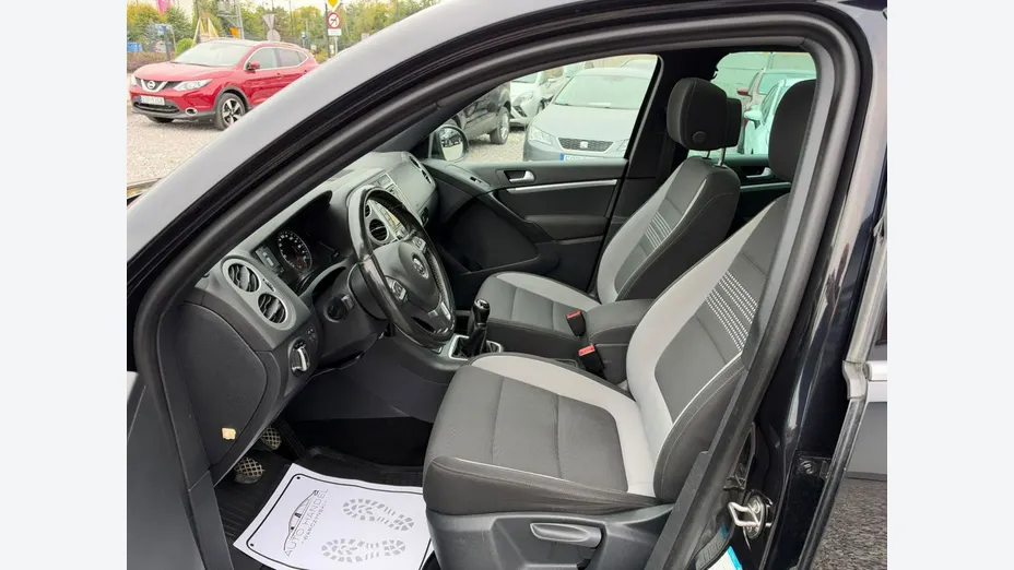 VOLKSWAGEN Tiguan -