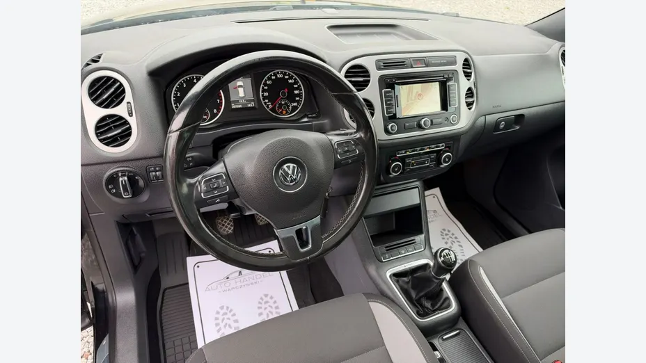 VOLKSWAGEN Tiguan -