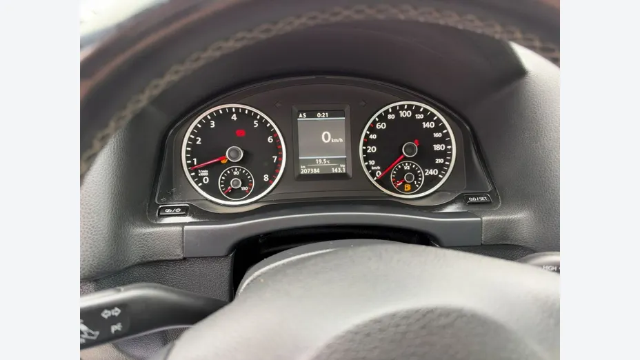 VOLKSWAGEN Tiguan -