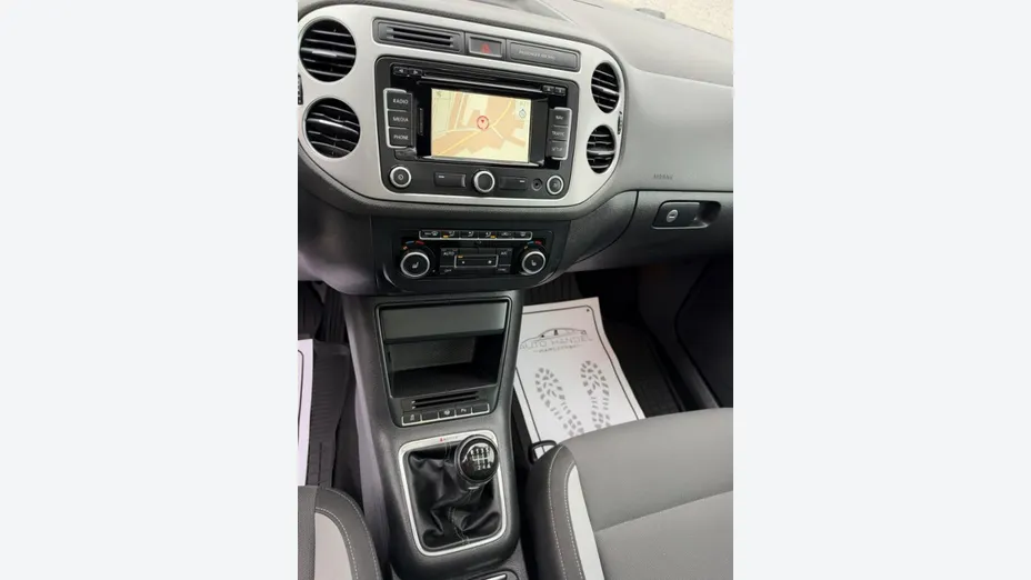 VOLKSWAGEN Tiguan -