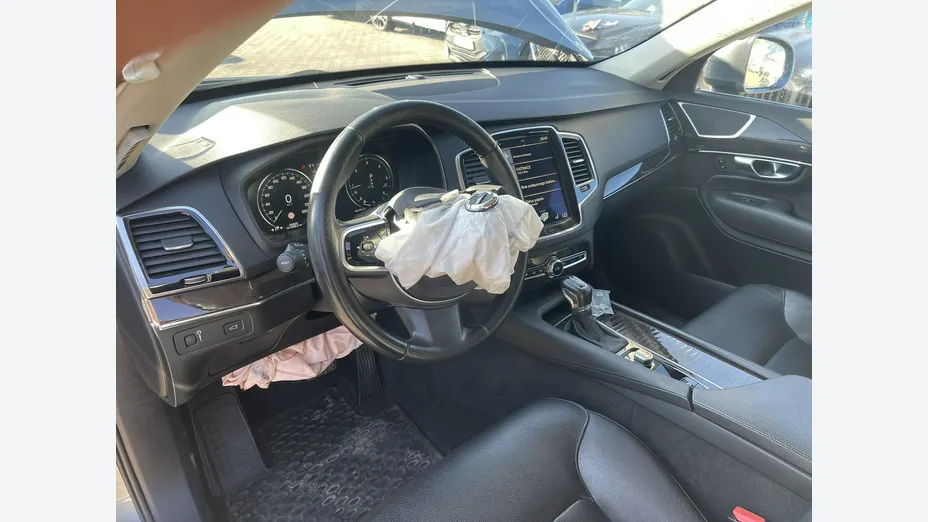 VOLVO XC90 -