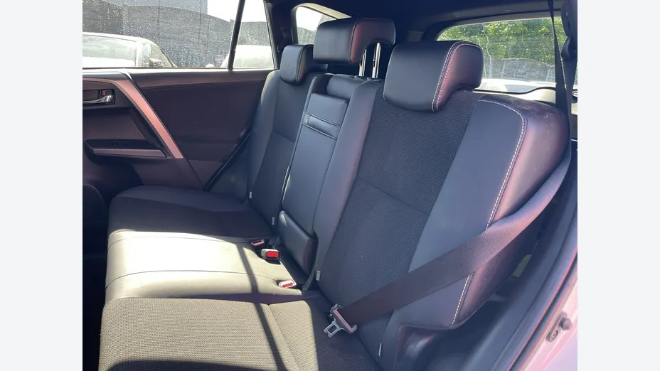 TOYOTA RAV4 -