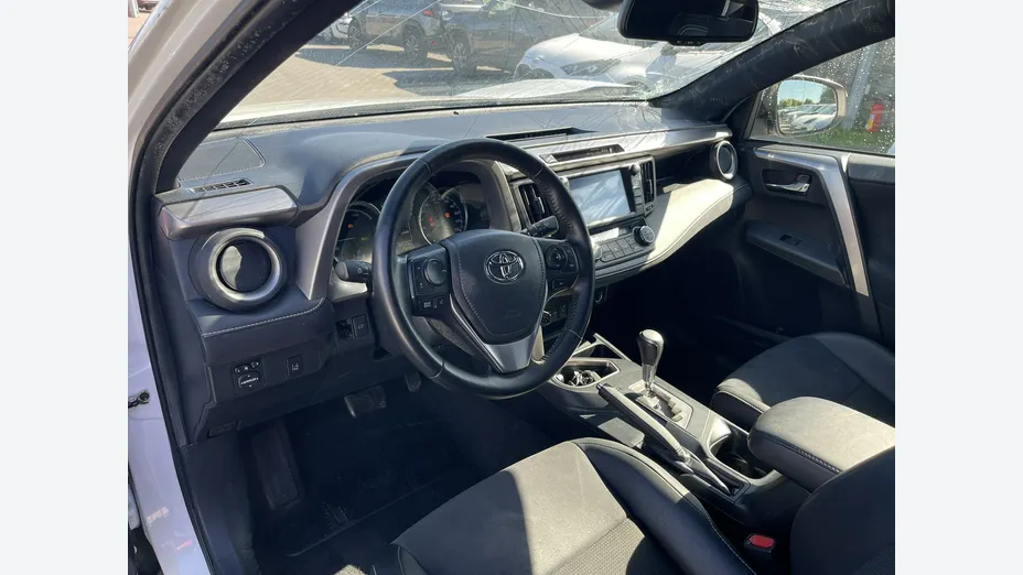 TOYOTA RAV4 -