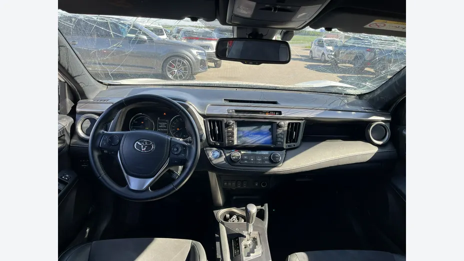 TOYOTA RAV4 -