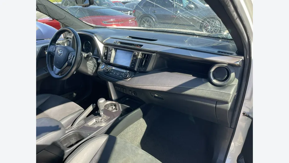 TOYOTA RAV4 -