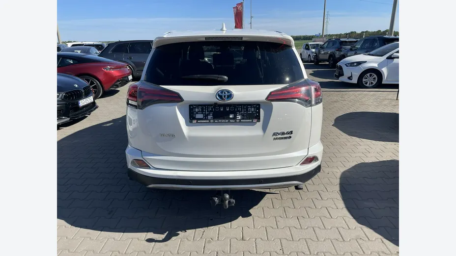 TOYOTA RAV4 -