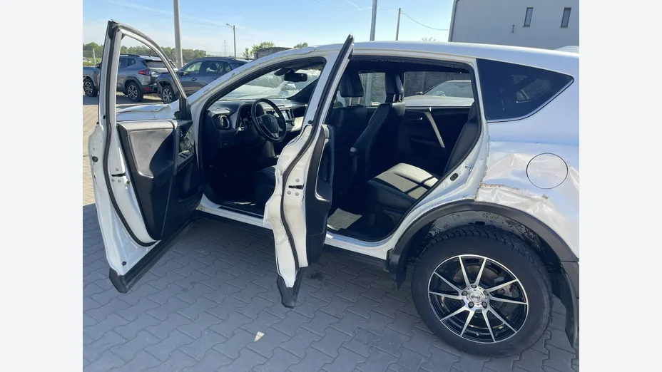 TOYOTA RAV4 -