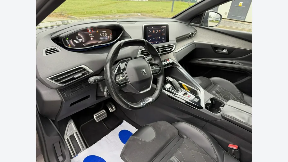 PEUGEOT 3008 -