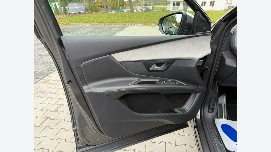 PEUGEOT 3008 -