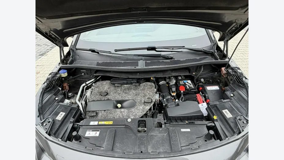 PEUGEOT 3008 -