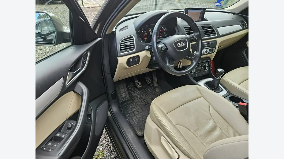 AUDI Q3 -