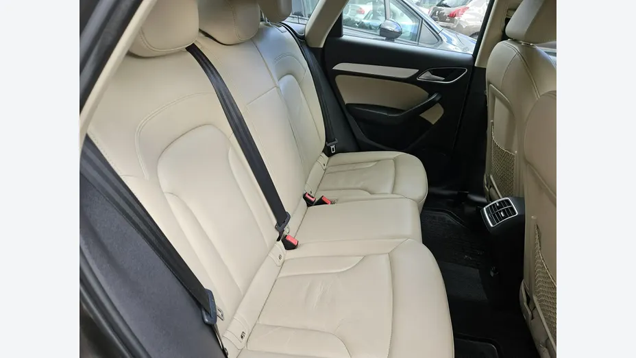 AUDI Q3 -