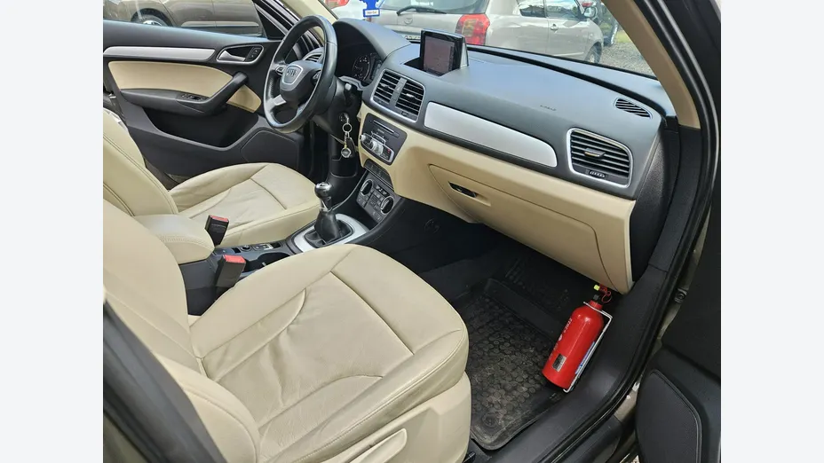 AUDI Q3 -