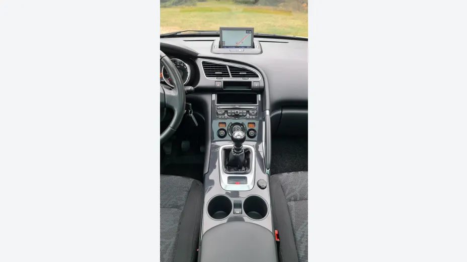 PEUGEOT 3008 -
