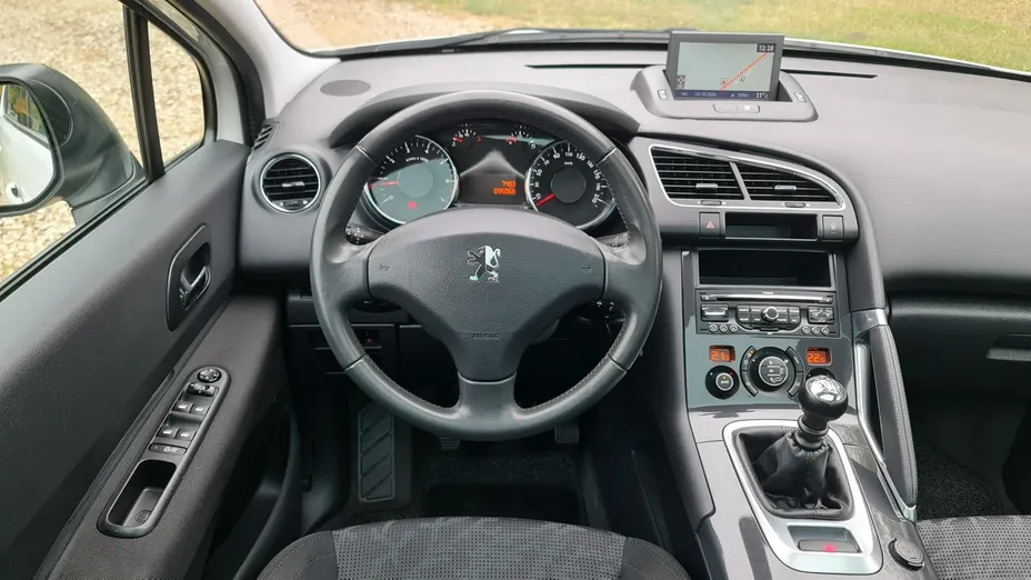 PEUGEOT 3008 -