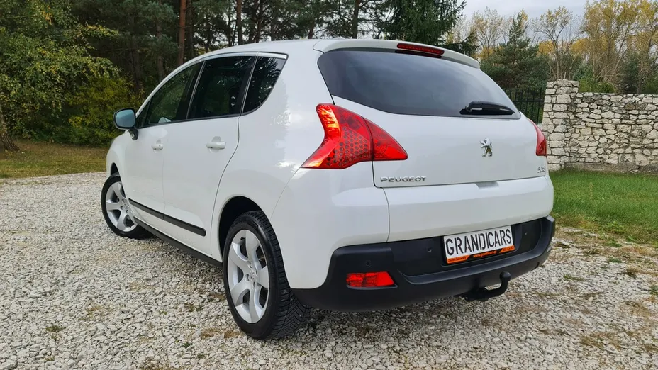 PEUGEOT 3008 -