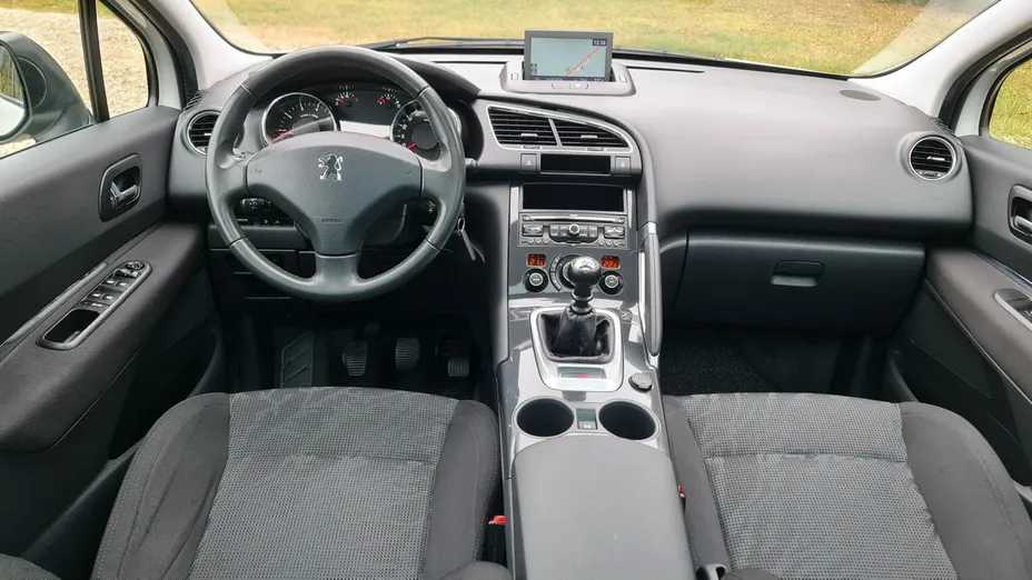 PEUGEOT 3008 -