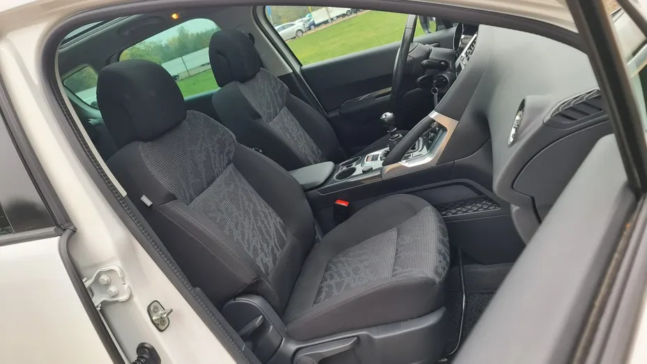 PEUGEOT 3008 -