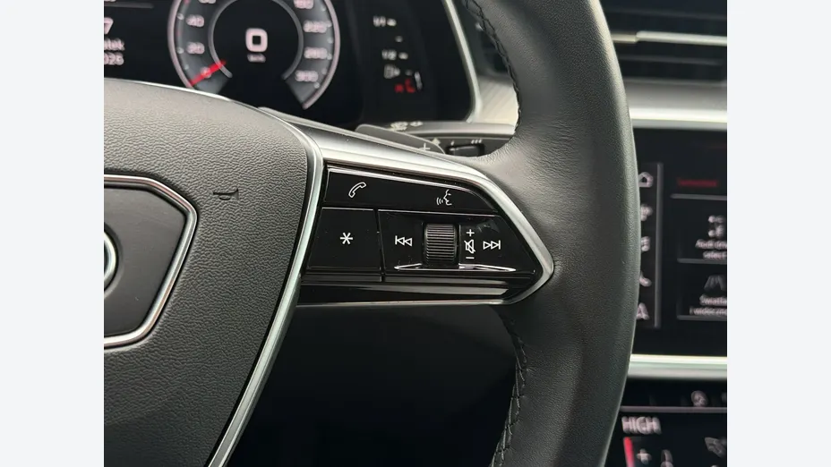 AUDI A6 -