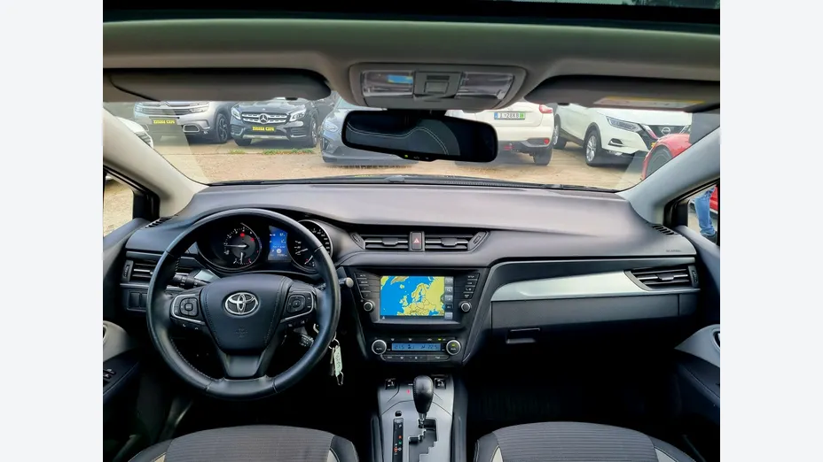 TOYOTA Avensis -