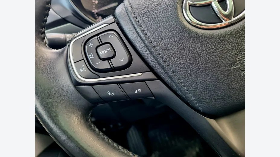 TOYOTA Avensis -