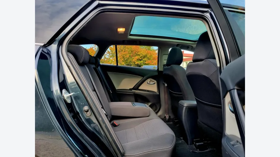 TOYOTA Avensis -