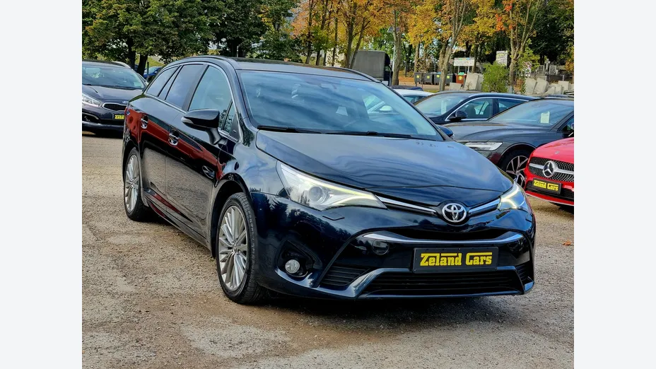 TOYOTA Avensis -