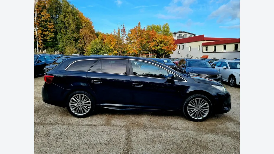 TOYOTA Avensis -
