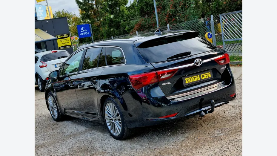 TOYOTA Avensis -