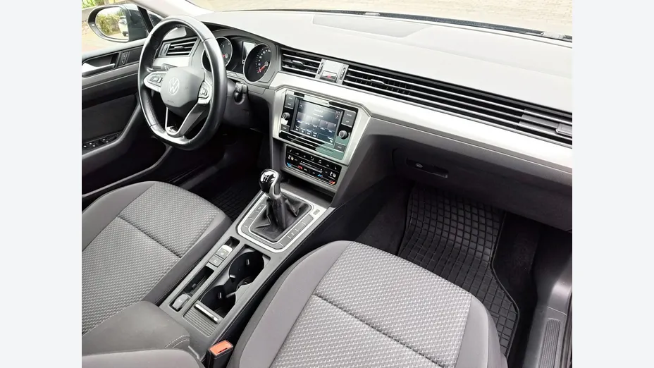 VOLKSWAGEN Passat -