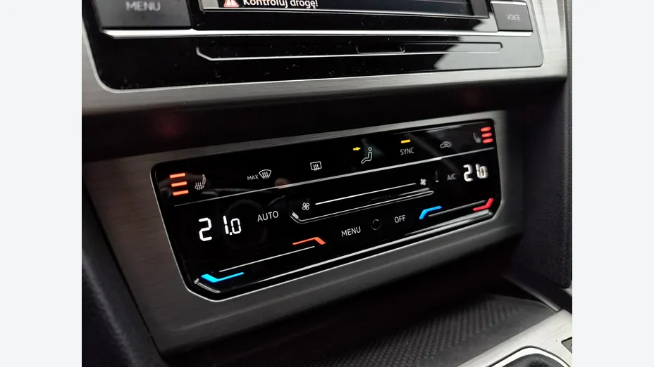 VOLKSWAGEN Passat -