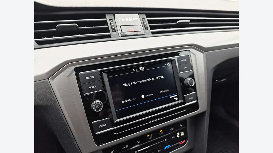 VOLKSWAGEN Passat -