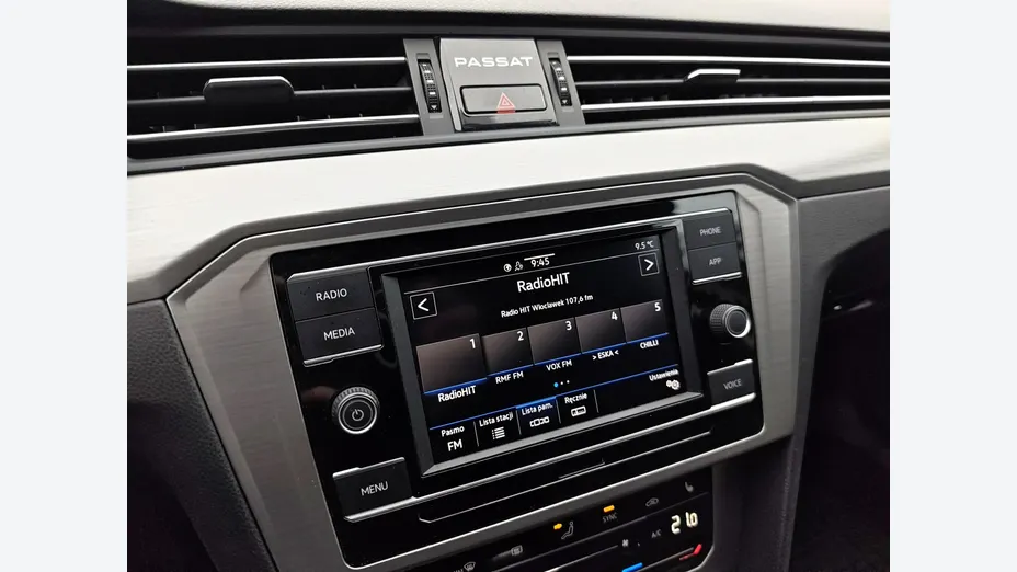 VOLKSWAGEN Passat -