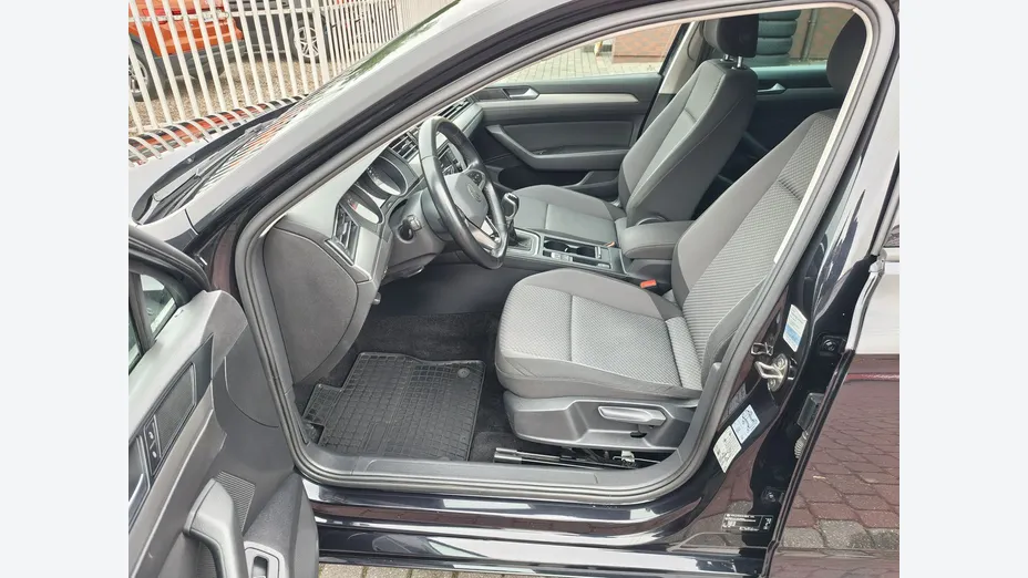 VOLKSWAGEN Passat -