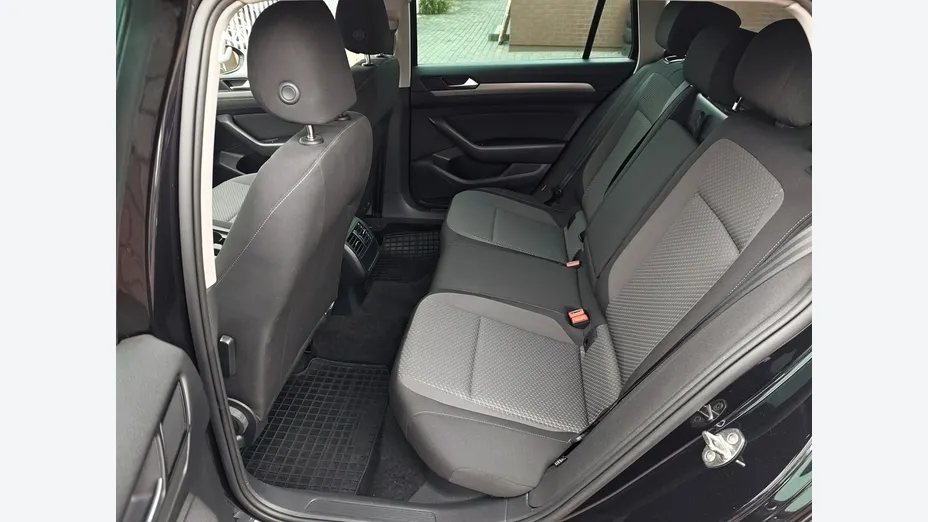 VOLKSWAGEN Passat -