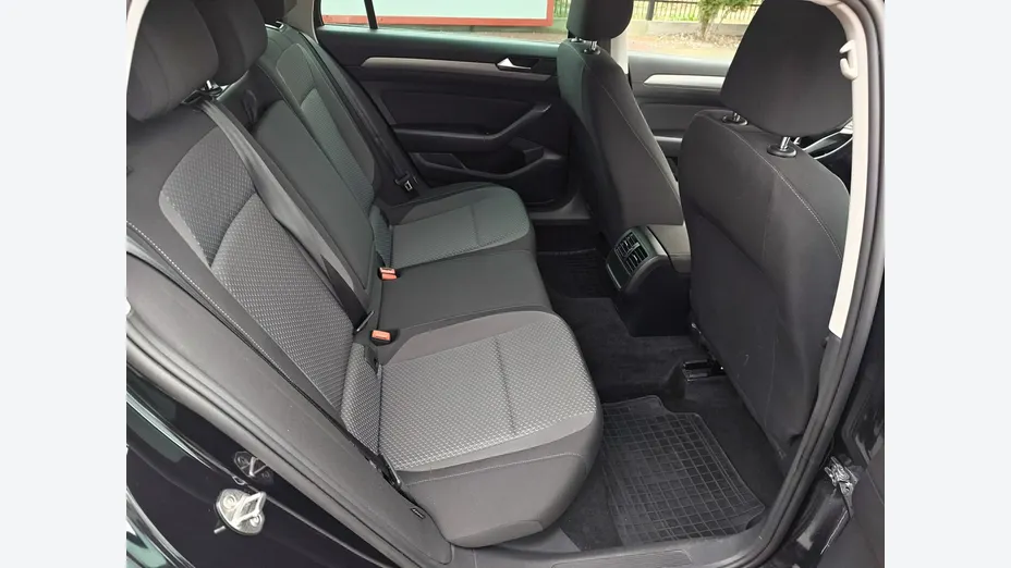 VOLKSWAGEN Passat -