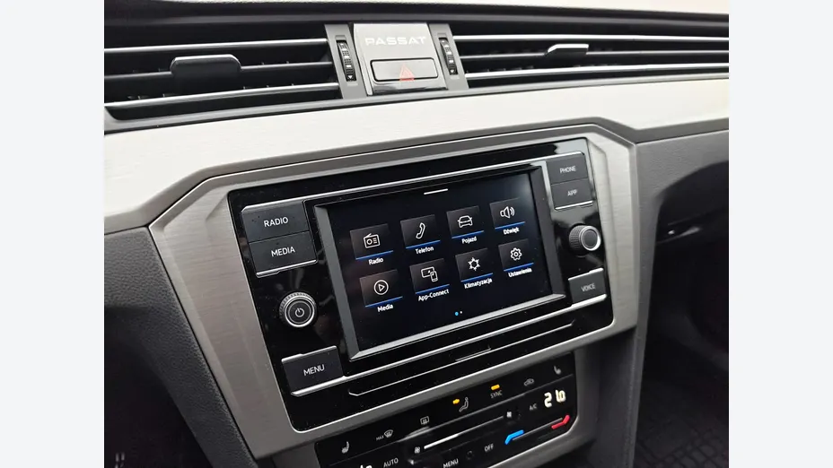 VOLKSWAGEN Passat -