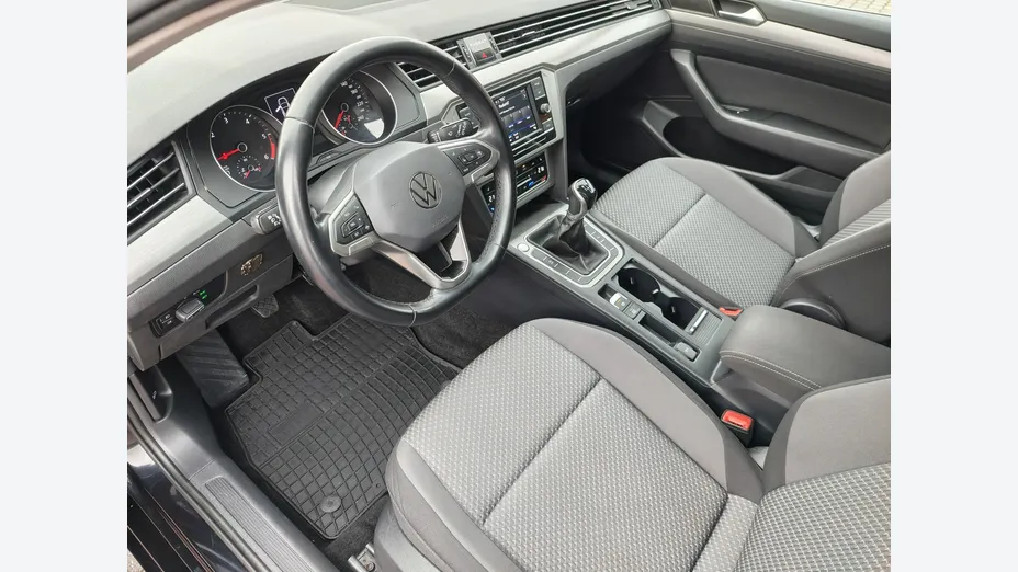 VOLKSWAGEN Passat -