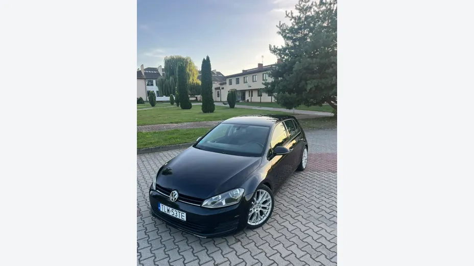 VOLKSWAGEN Golf -