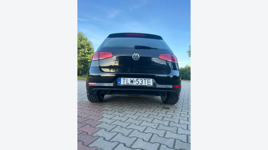 VOLKSWAGEN Golf -