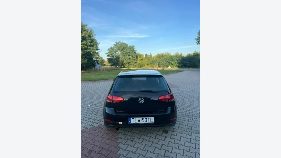 VOLKSWAGEN Golf -