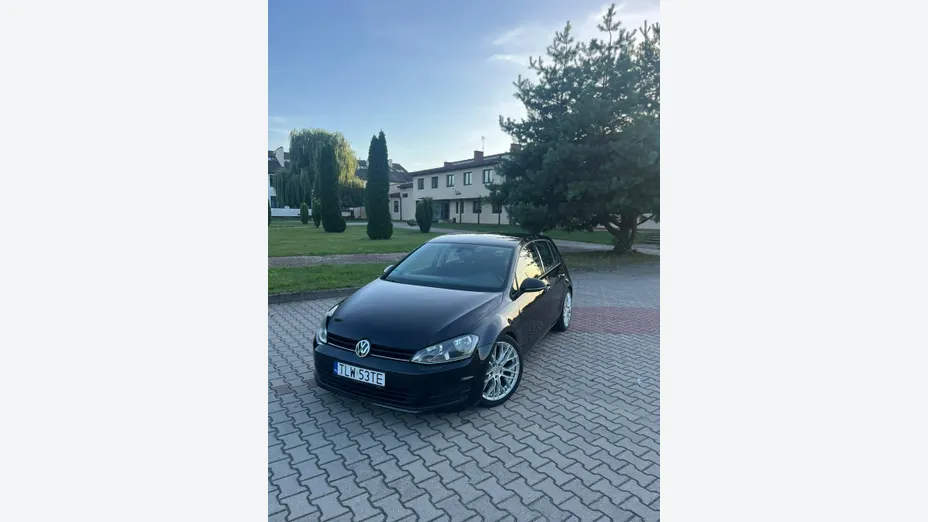 VOLKSWAGEN Golf -