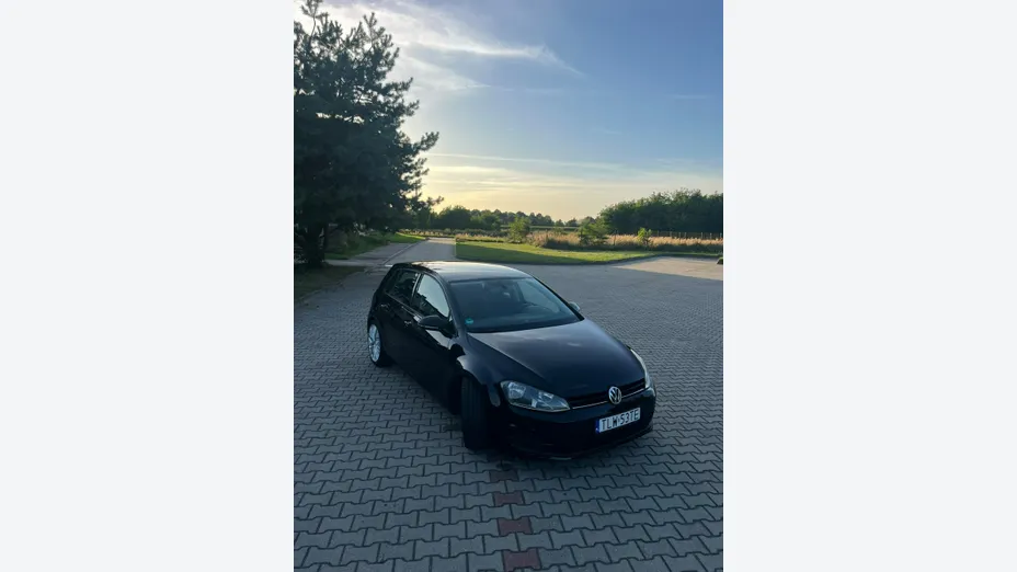 VOLKSWAGEN Golf -