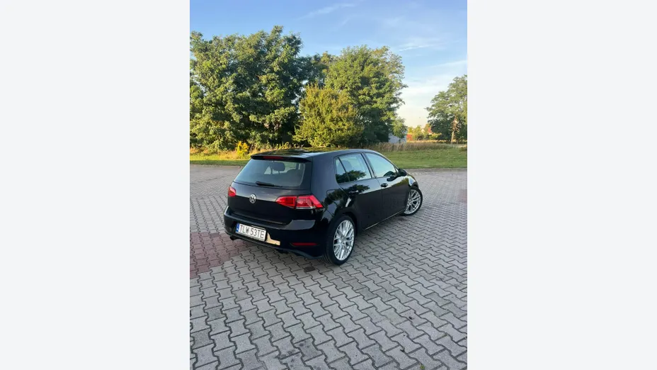 VOLKSWAGEN Golf -