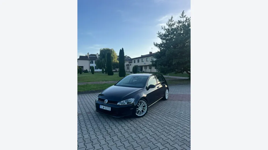 VOLKSWAGEN Golf -