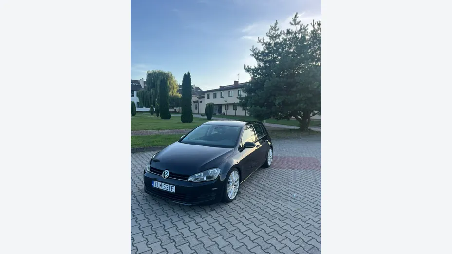 VOLKSWAGEN Golf -