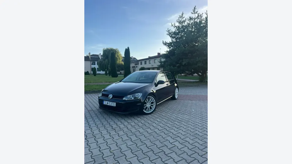 VOLKSWAGEN Golf -